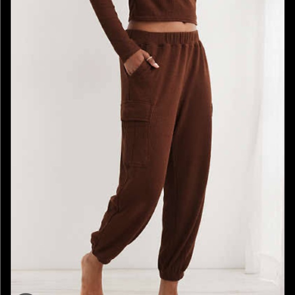 aerie Pants - Aerie Waffle Cargo Joggers in Chocolate Brown